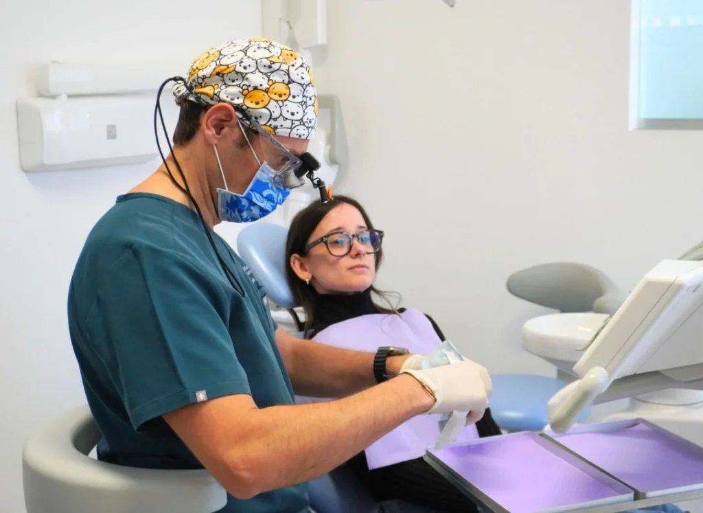 Come funziona lo sbiancamento dentale dal dentista